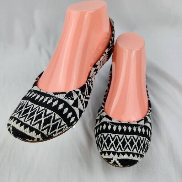 🔹️NWT Lucky Black & Cream Tribal Aztec "Echo 2" Laced Ballet Flats Size 8 - Picture 3 of 12